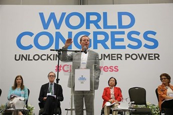 Nyvalde ordföranden i Consumer International, Barth Combée från Holland.